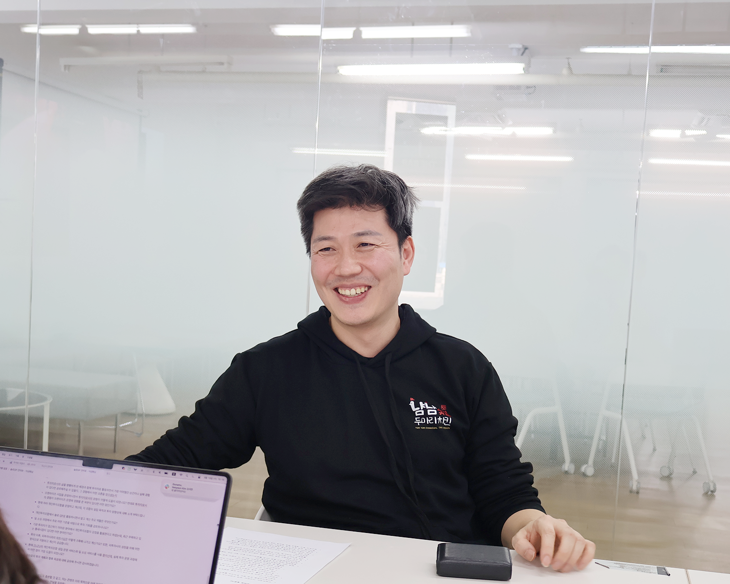 /assets/images/blog/solo-gp-lee-sang-hwa/%E1%84%8B%E1%85%B5%E1%84%89%E1%85%A1%E1%86%BC%E1%84%92%E1%85%AA%E1%84%82%E1%85%B5%E1%86%B71.png